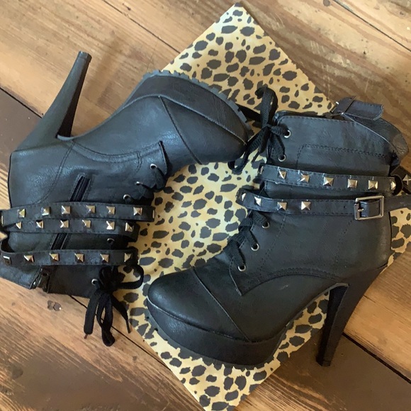 Black Heel Boots - Picture 1 of 2